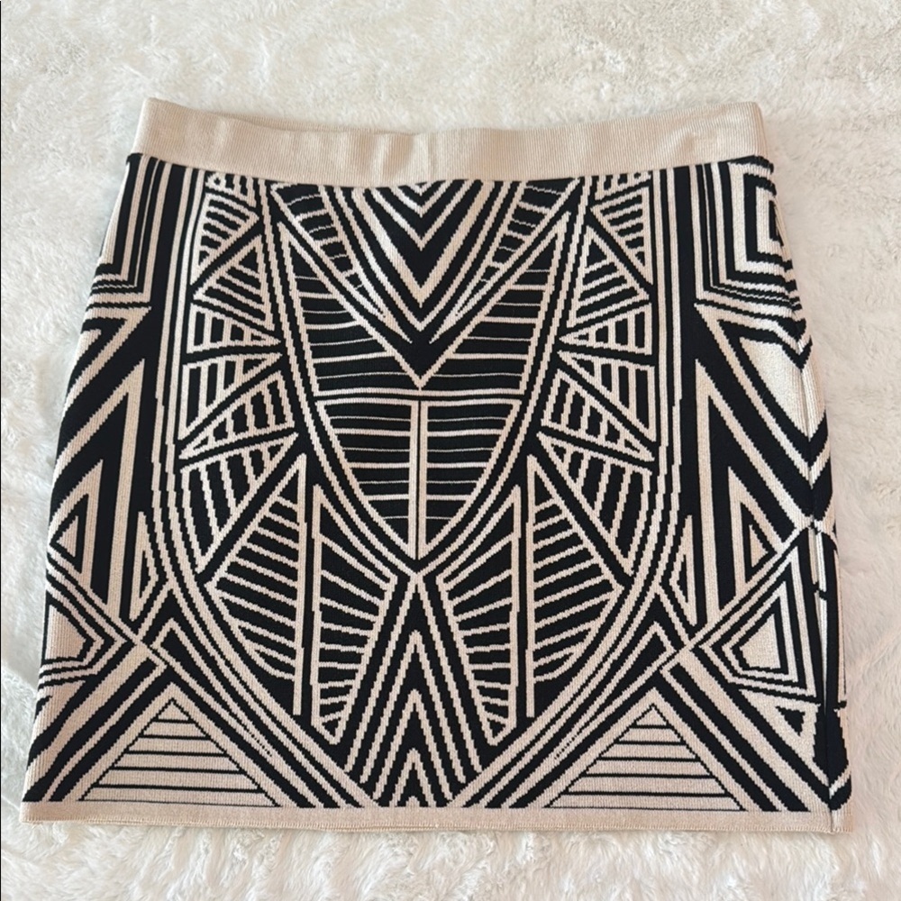 Forever21 Cream & Black, Tribal Design, Sweater Mini Skirt- size L